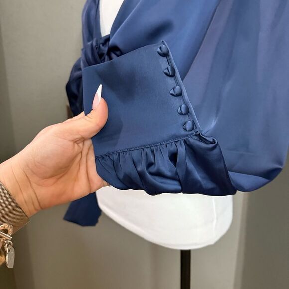 WAYF Blur Satin Wrap Crop Top Long Sleeve NWT - Picture 8 of 12